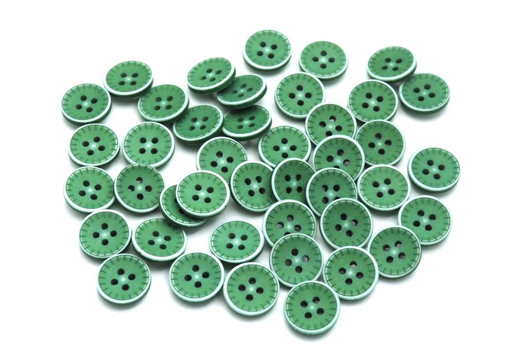 Knoflík čtyřdírkový plastový 15 mm Barva: Zelený
