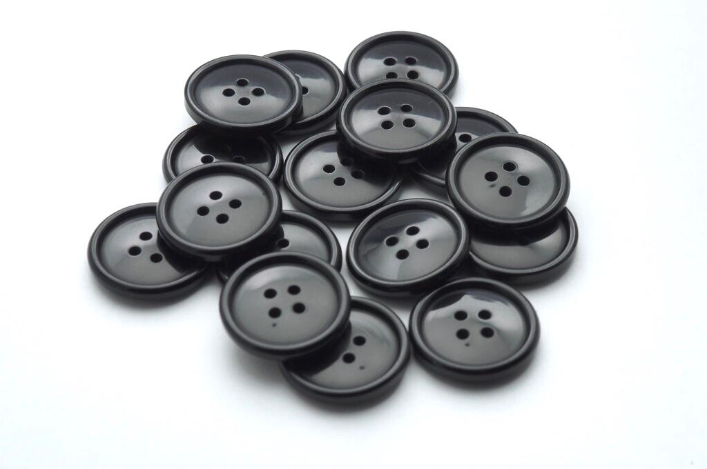 Knoflík čtyřdírkový plastový 20 mm 349888L