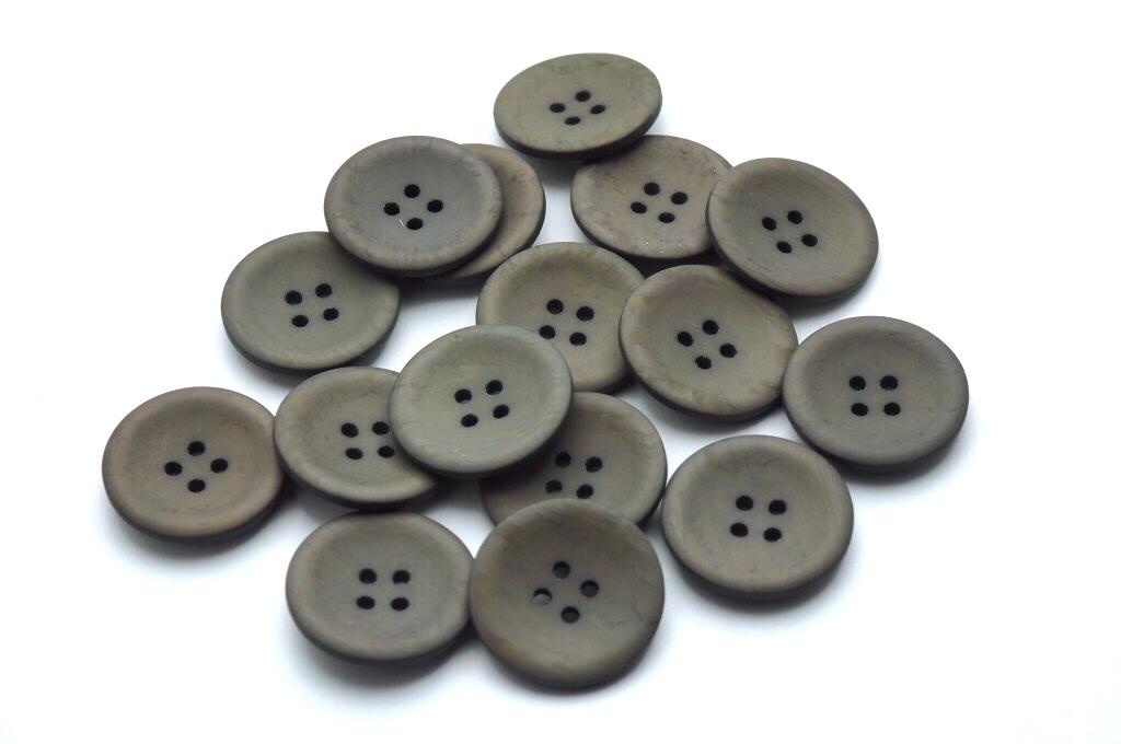 Knoflík čtyřdírkový plastový 22 mm 348777H