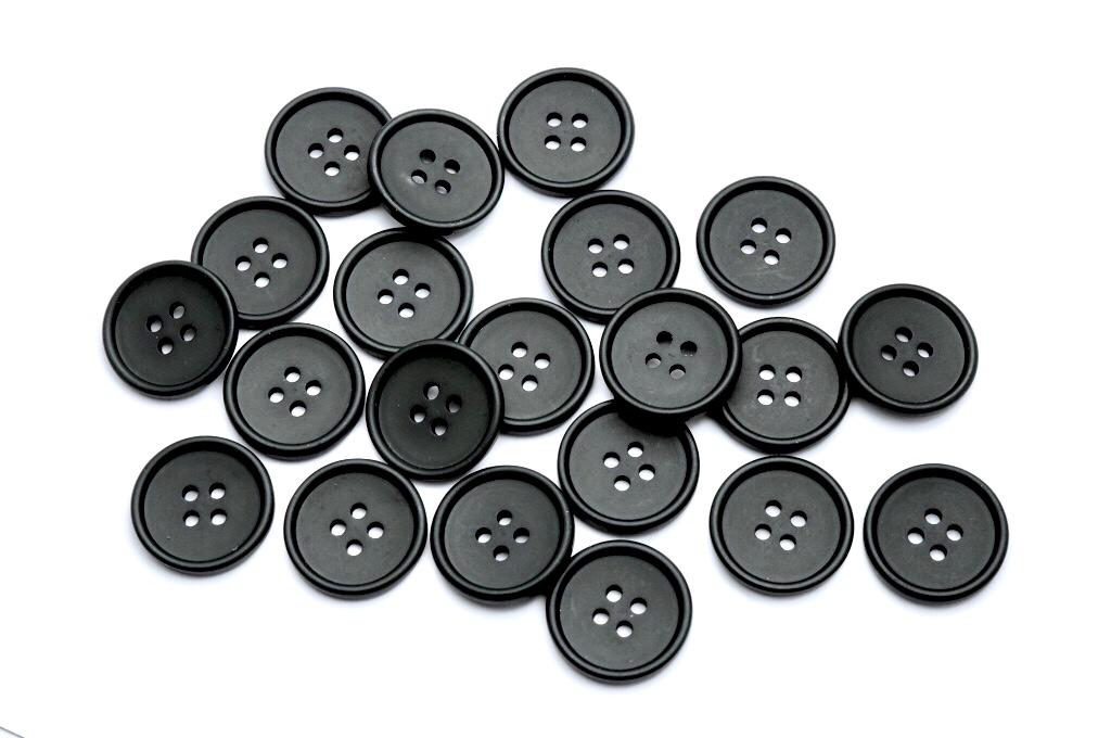 Knoflík čtyřdírkový plastový 20 mm 307321