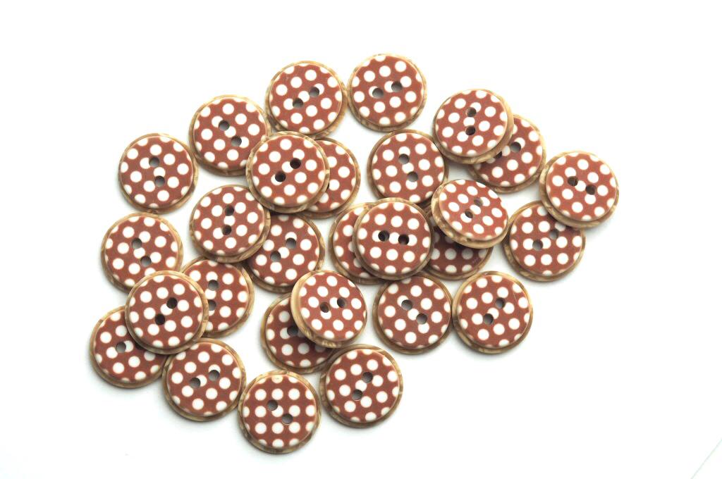 Knoflík dvoudírkový plastový 15 mm puntík