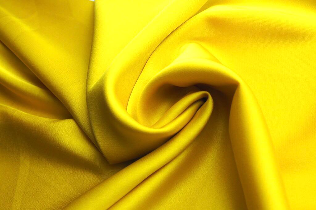 Umělé hedvábí / Silky hořčičně žluté