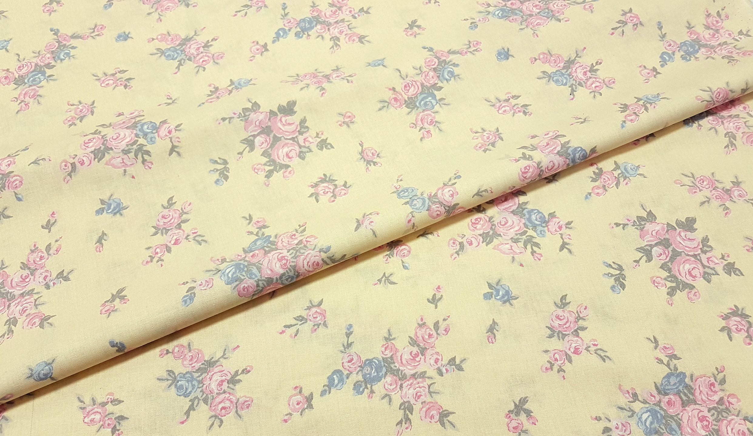 Bavlněné plátno růže na vanilkové