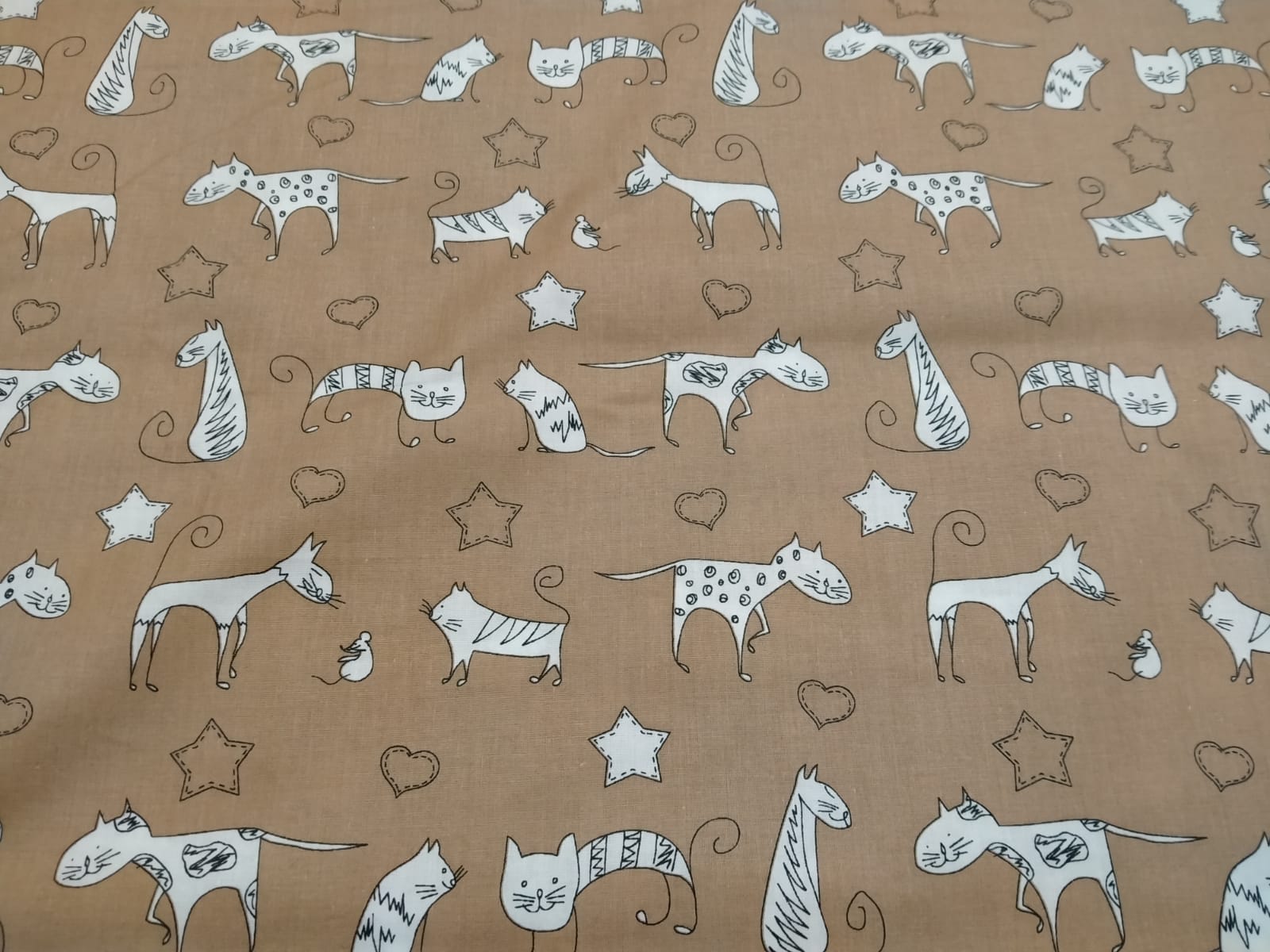 Bavlněné plátno malované kočky na světle hnědé