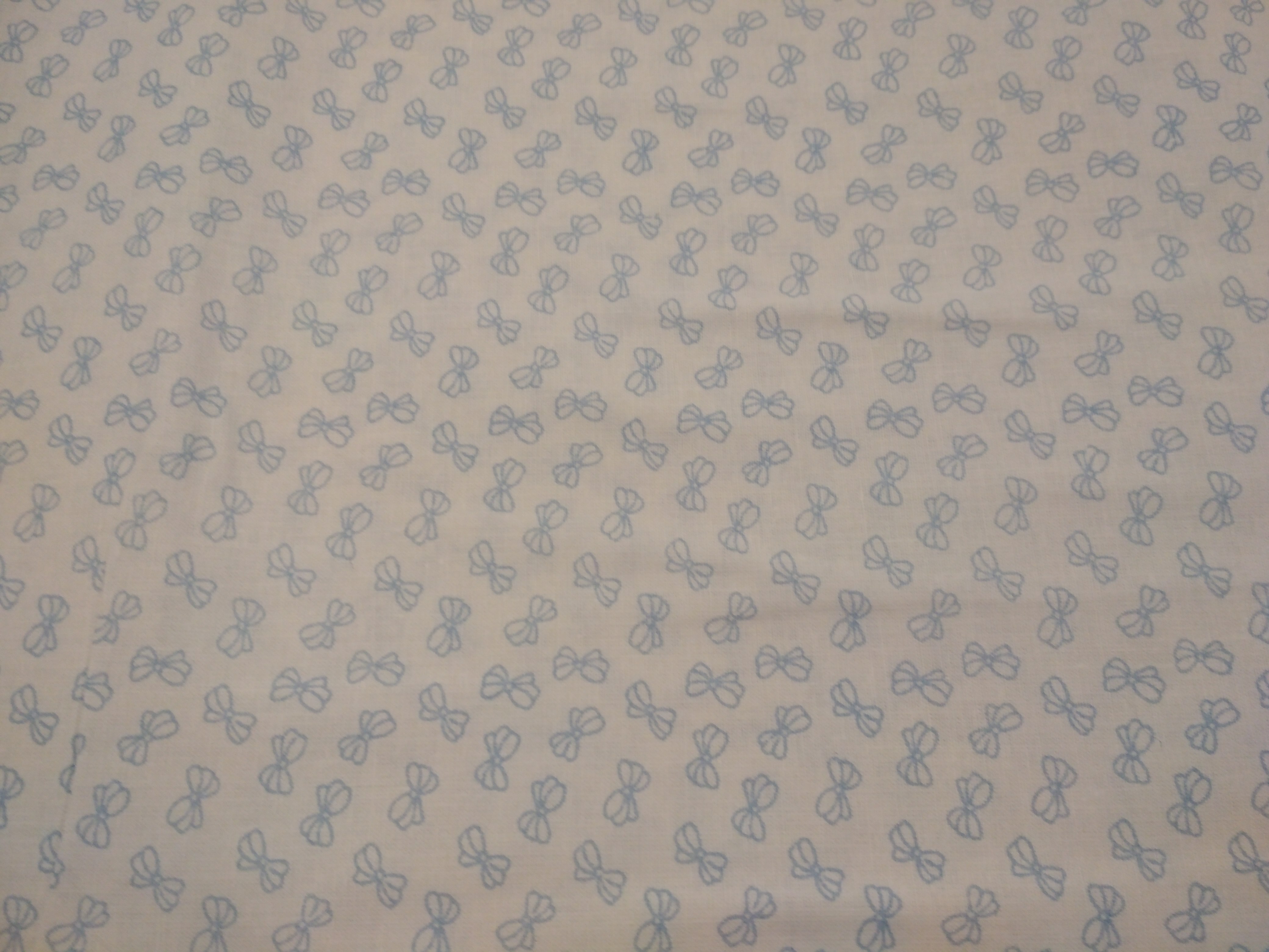 Bavlna mašličky modré na bílé