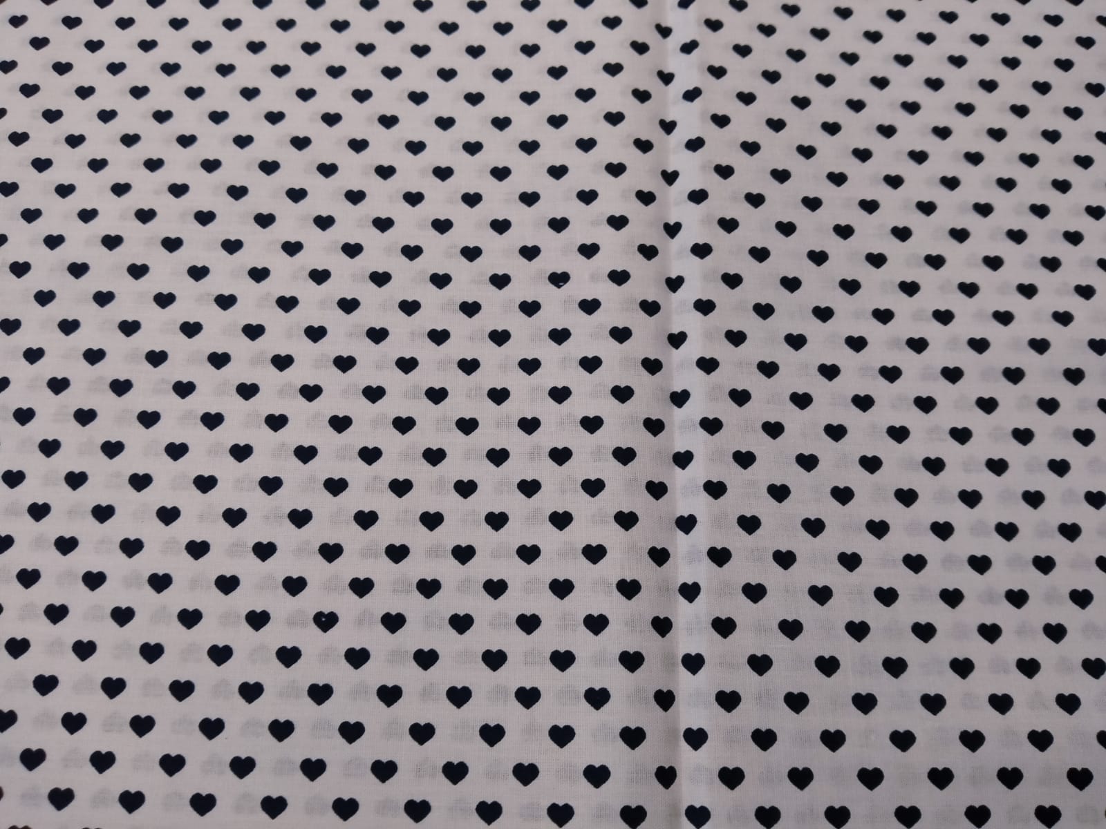 Bavlněné plátno modrá srdíčka na bílé