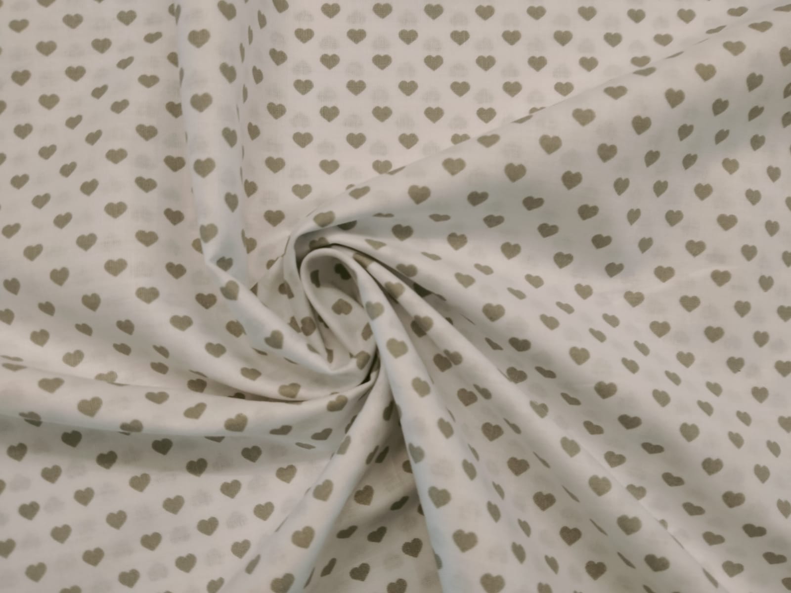 Bavlněné plátno šedá srdíčka na bílé