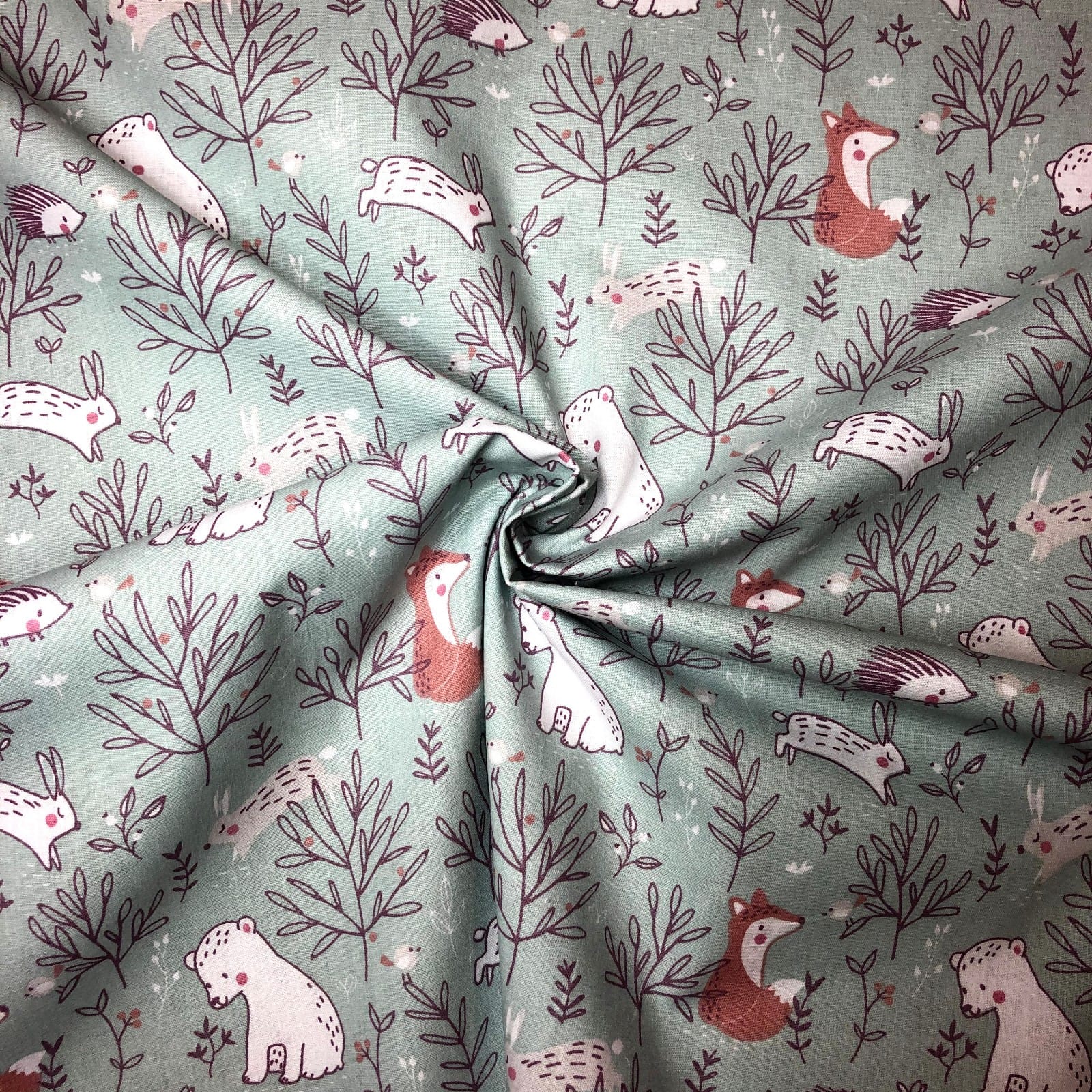 Bavlněné plátno prémium lesní mláďátka mezi stromy