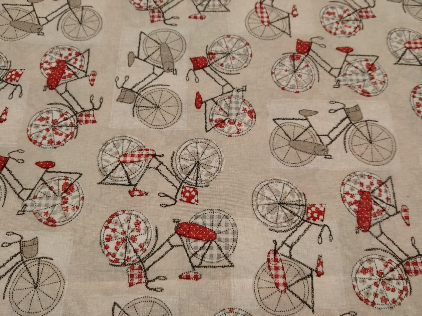 Bavlna režná červená jízdní kola