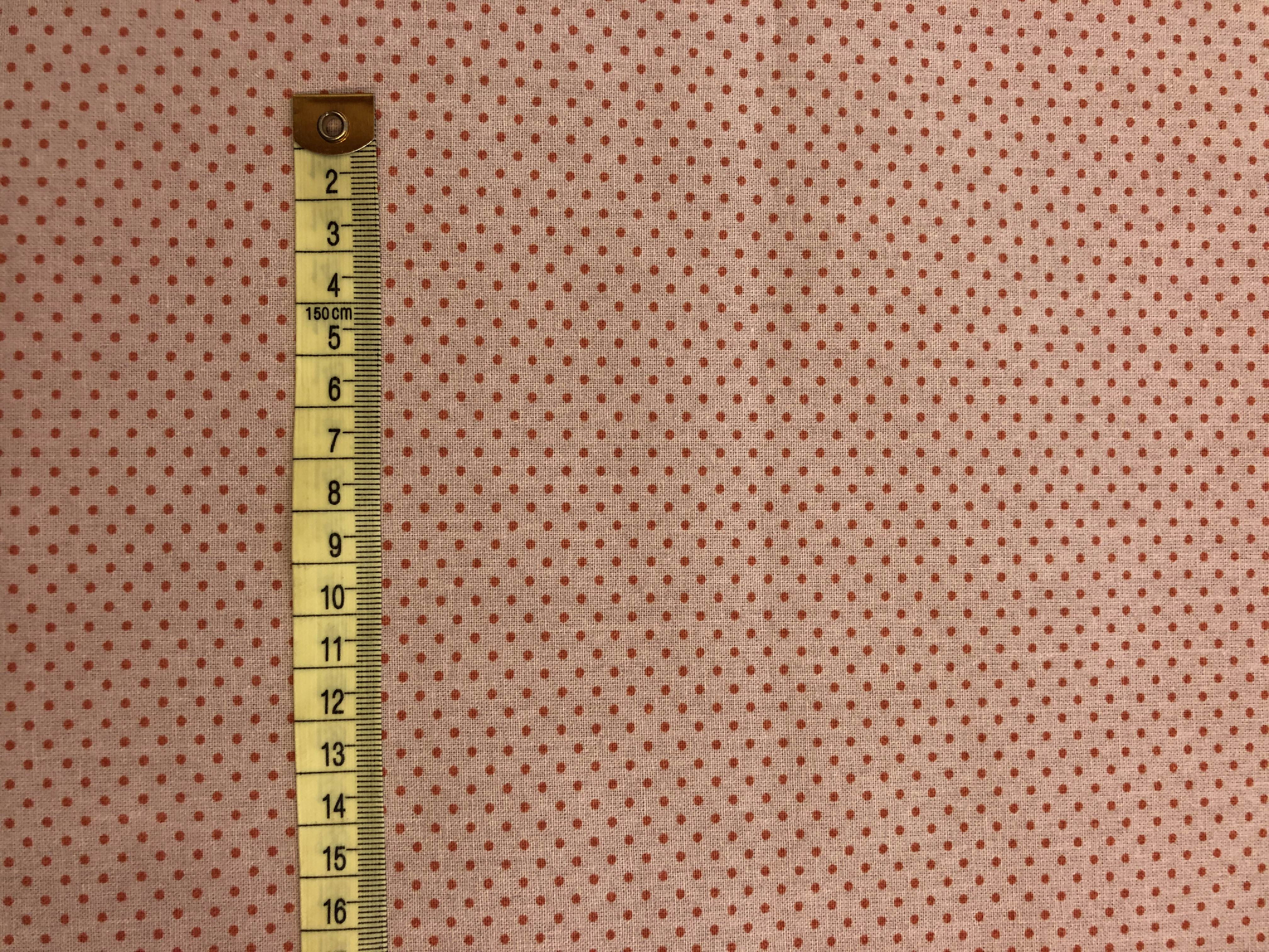 Bavlněné plátno červené puntíky na pudrové