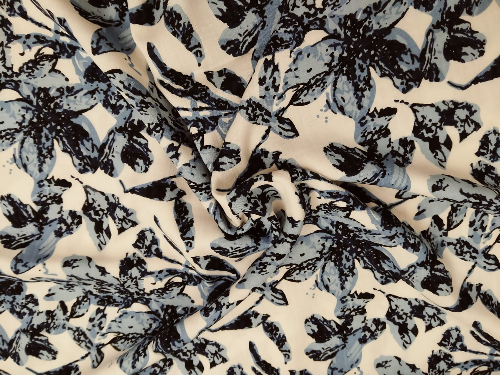 Lněná tkanina modré květy