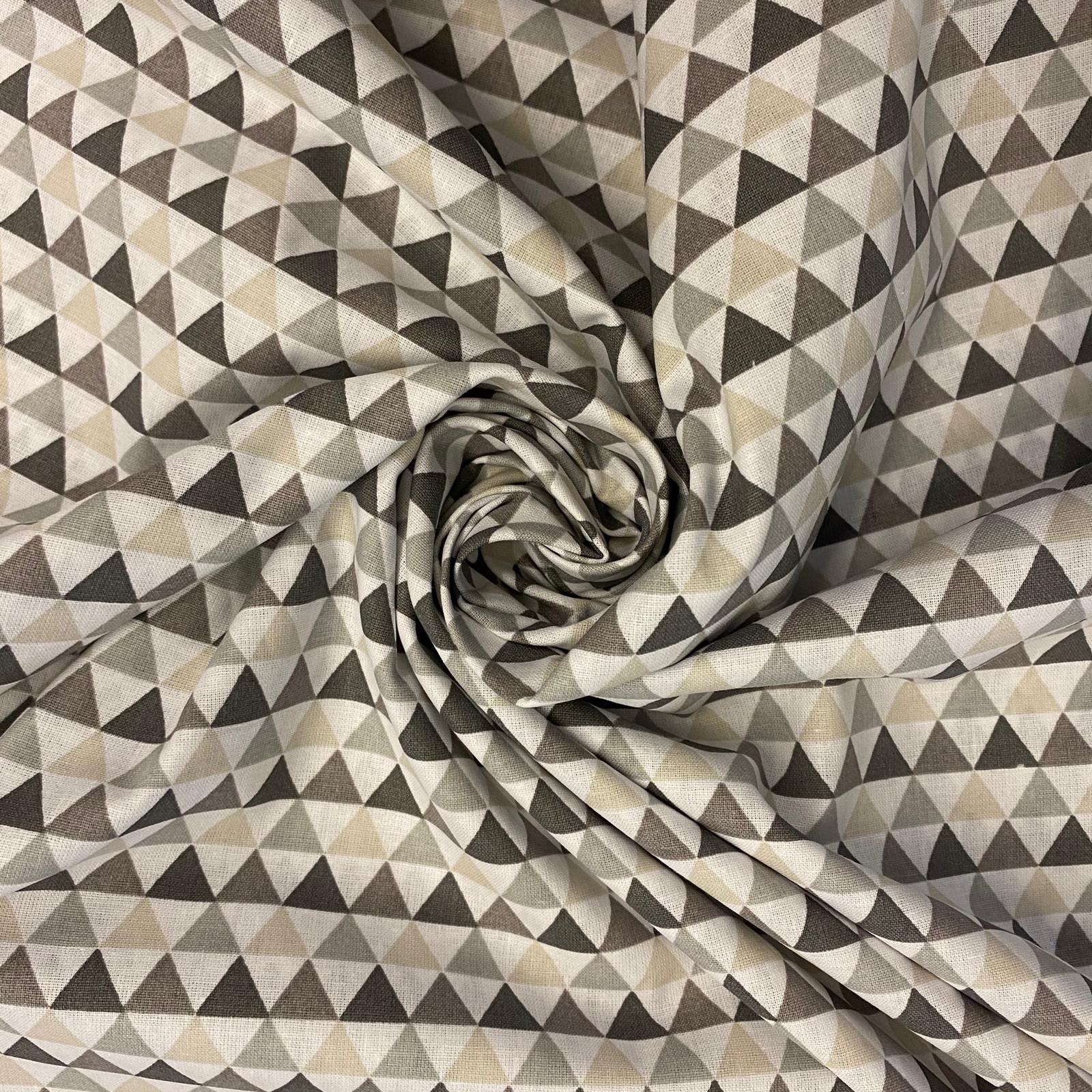 Bavlněné plátno šedo hnědé trojúhelníky