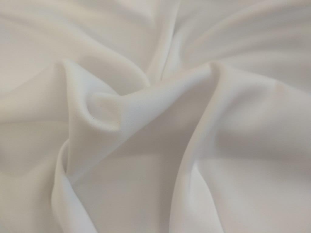 Umělé hedvábí / Silky bílé