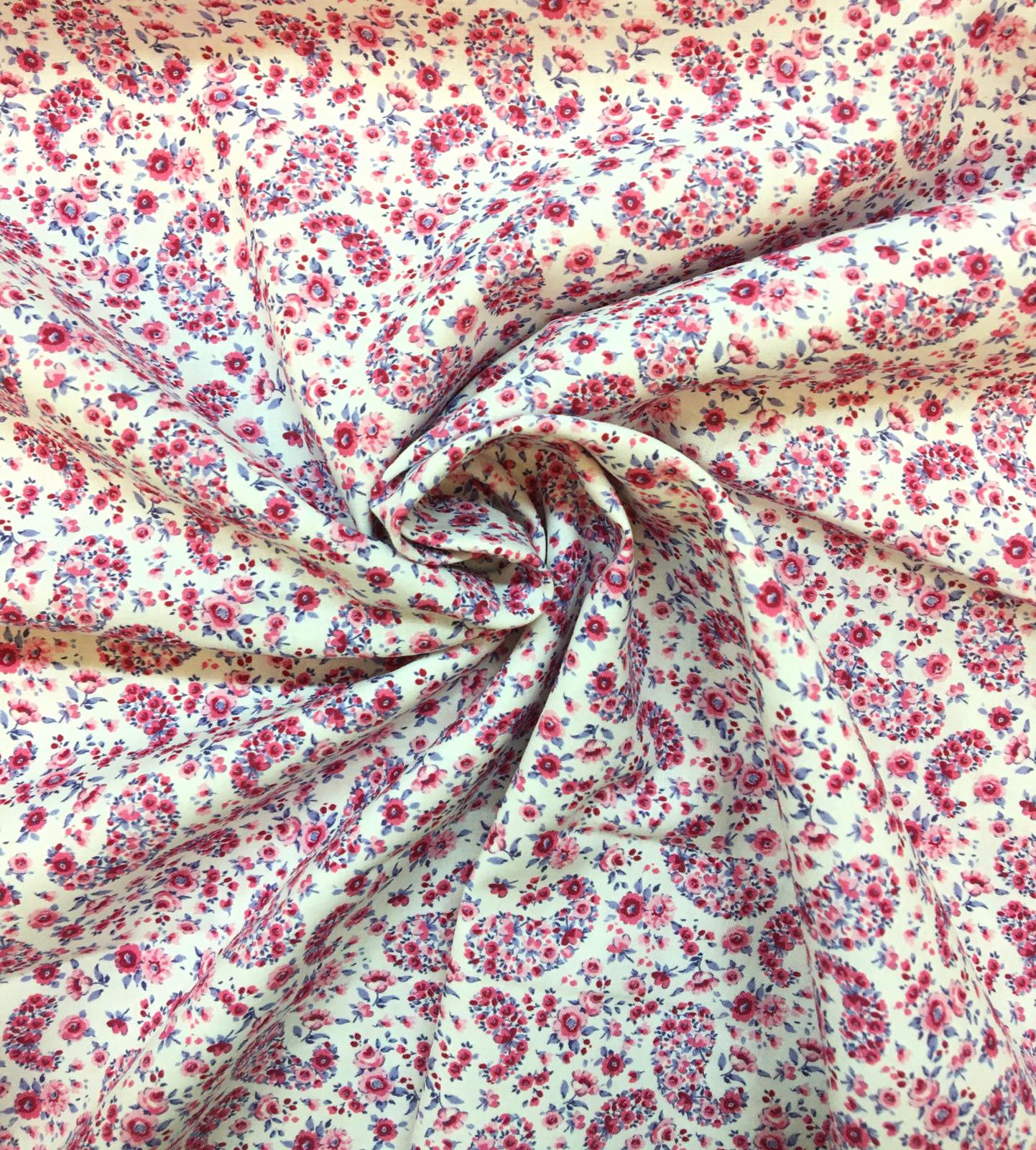 Bavlněné plátno květinový kašmírový vzor na bílé