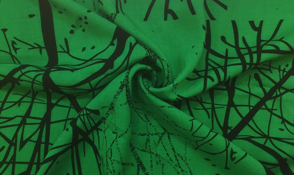 Popelín černé obrysy stromů na zelené