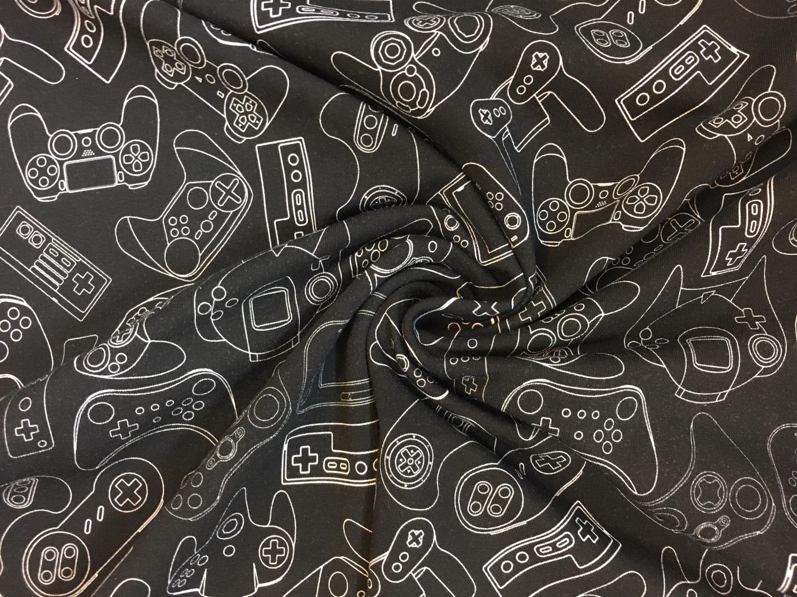 Teplákovina herní konzoly na černé