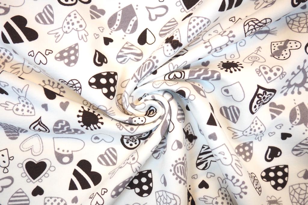 Teplákovina hnědá srdíčka na bílé