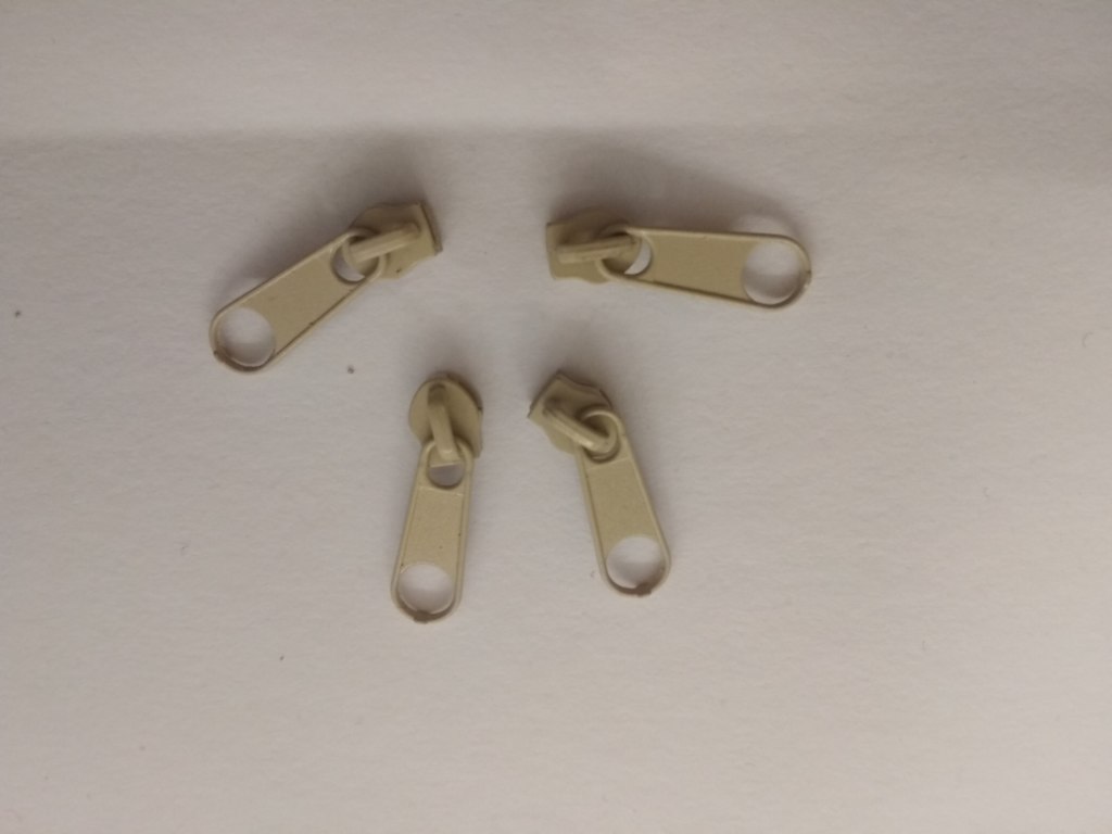 jezdec pro metrážový zip 3 mm Barva: béžový