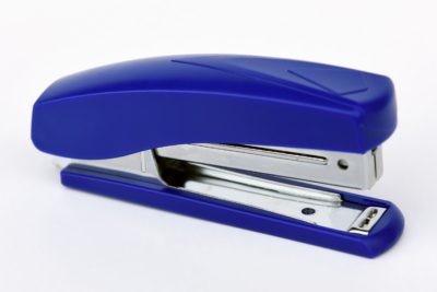 Sešívačka 703 modrá malá 15 listů RON Papermax-cz