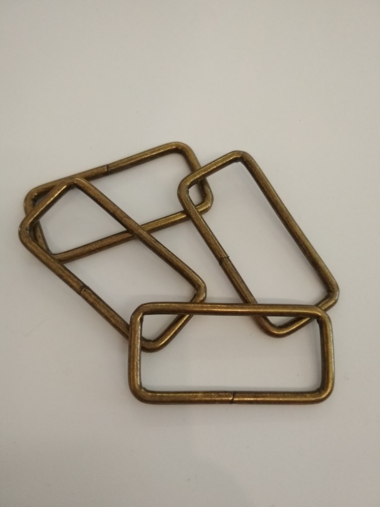 Průvlek  16 x 39 staromosaz