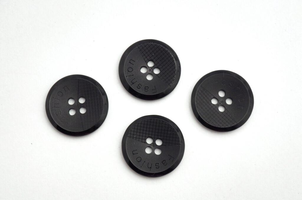 Knoflík plastový černý vel 34"