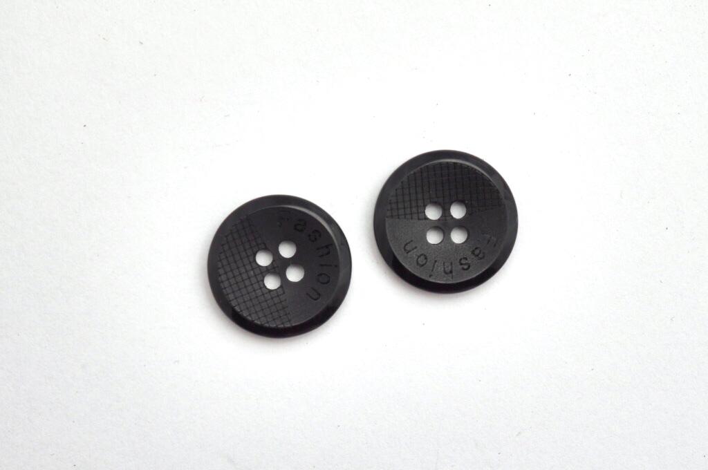 Knoflík plastový černý vel 28