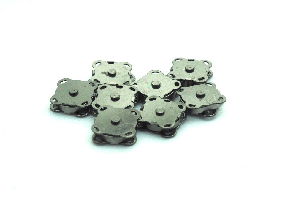 Magnetické zapínání 18 mm na přišití černé