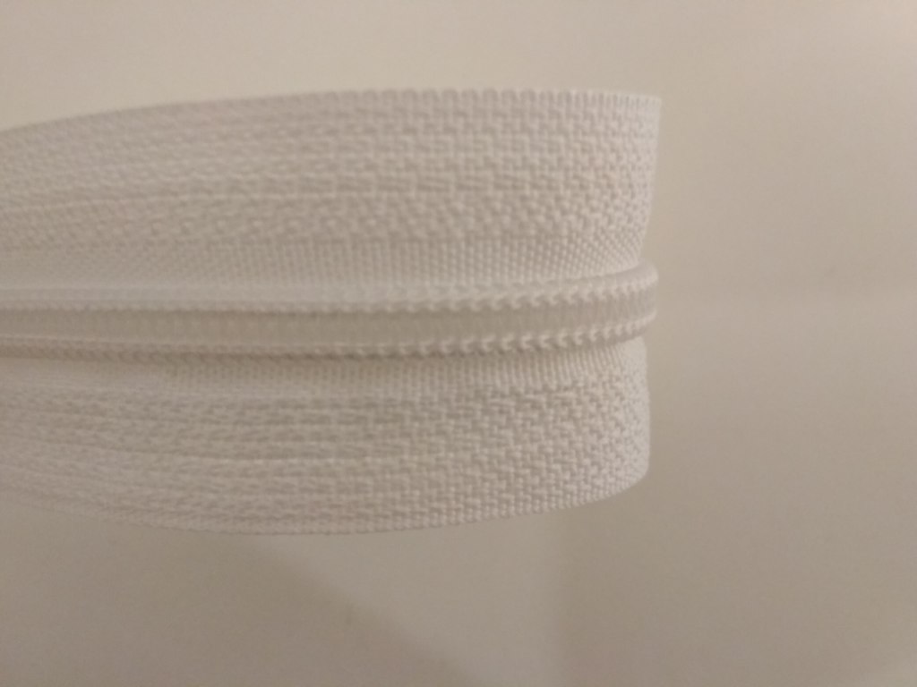 Zip metrážový  5 mm Barva: Bílý