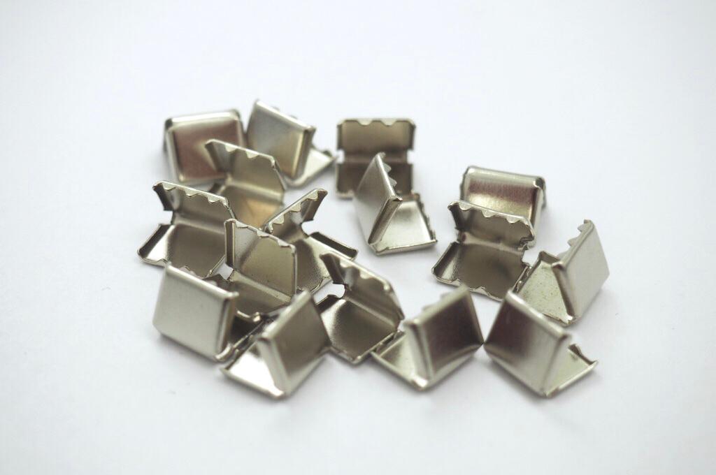 Koncovka kovová na plochou šňůrku 10 mm nikl