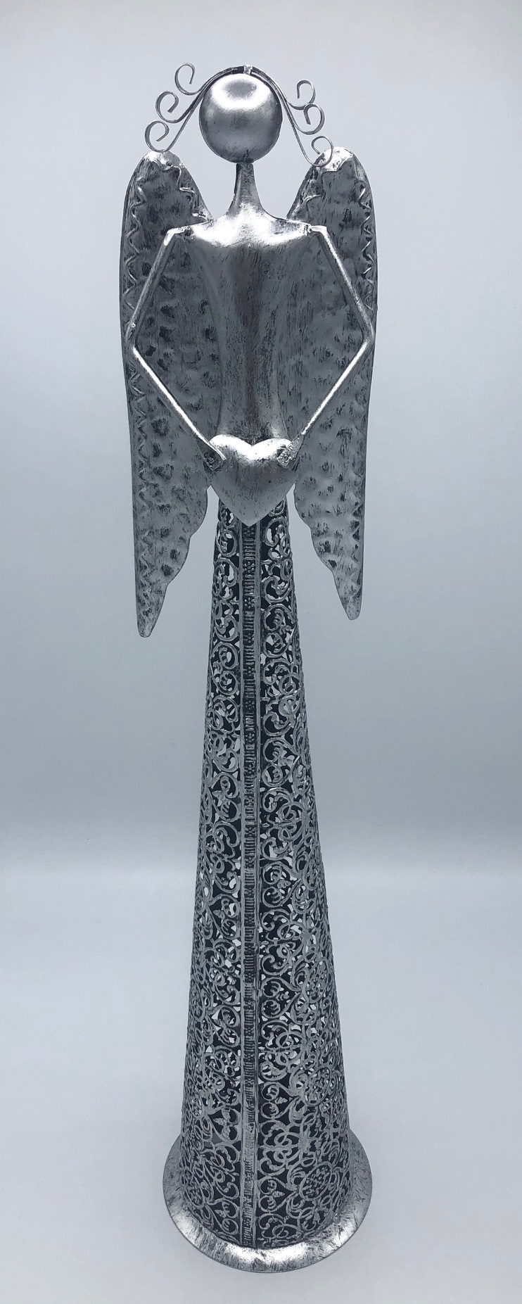 Plechový anděl krajkový se srdíčkem v dolní části - 55 cm