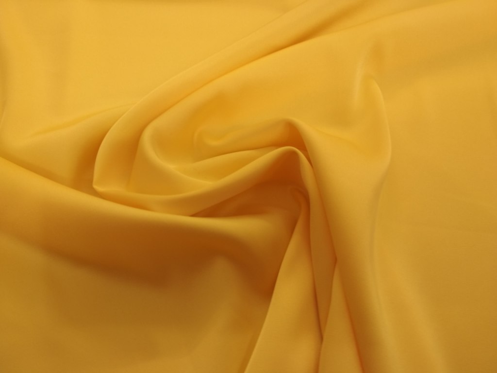 Umělé hedvábí / Silky světle žluté