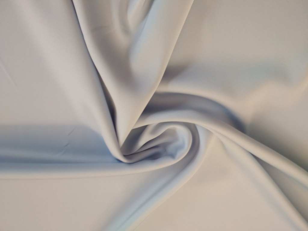 Umělé hedvábí / Silky ledově modré