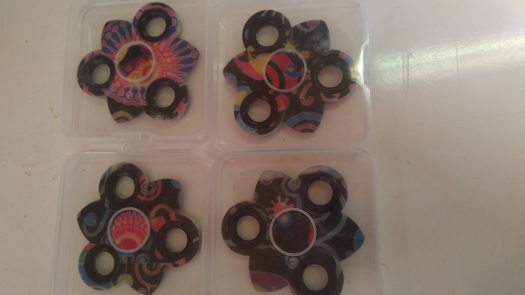 FIDGET SPINNER  barevná květina 'antistresová hračka' Papermax-cz