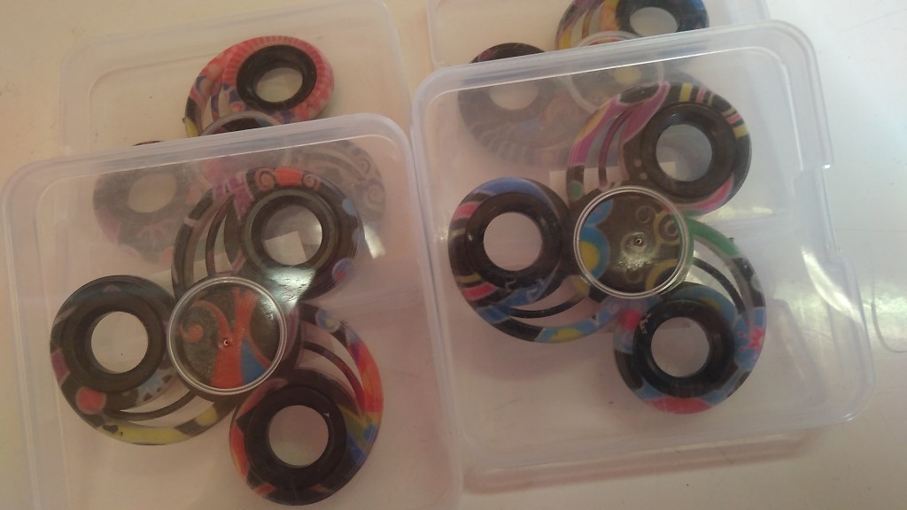 FIDGET SPINNER  barevný 'antistresová hračka' Papermax-cz