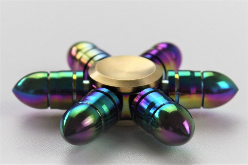 FIDGET SPINNER  Duhová vroubkovaná bodlina  'antistresová hračka ' Papermax-cz