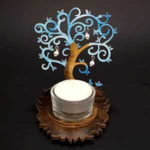 AMADEA Dřevěný svícen strom modrý s bílými ozdobami