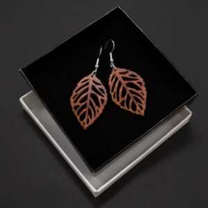 AMADEA Dřevěné náušnice list hnědý