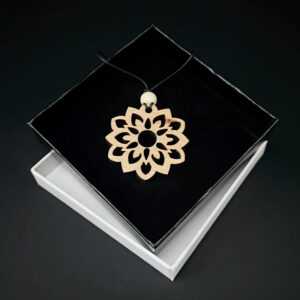 AMADEA Dřevěný přívěsek na krk mandala