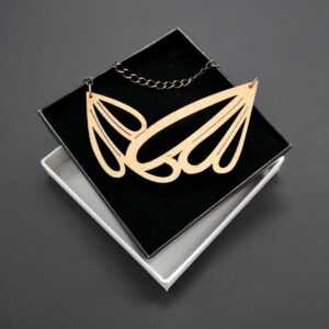 AMADEA Dřevěný přívěsek na krk přírodní