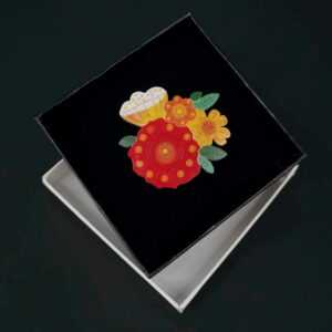 AMADEA Dřevěná brož barevné květy