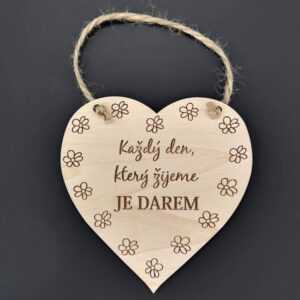 AMADEA Dřevěné srdce s nápisem Každý den