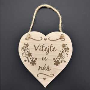 AMADEA Dřevěné srdce s nápisem Vítejte u nás