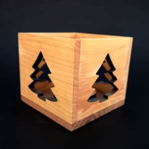 AMADEA Dřevěný svícen krychle s motivem stromu