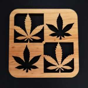 AMADEA Dřevěný podtácek hranatý se 4 listy