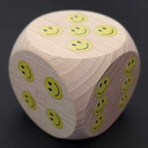 AMADEA Dřevěná kostka se smajlíky 5 cm Bedario-cz