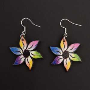 AMADEA Dřevěné náušnice duhový kvítek