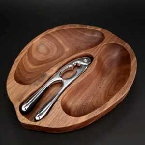 AMADEA Dřevěná miska ve tvaru ořechu s louskáčkem