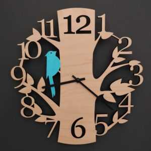 AMADEA Dřevěné hodiny nástěnné ve tvaru stromu s modrým ptáčkem