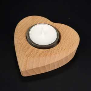 AMADEA Dřevěný svícen ve tvaru srdce