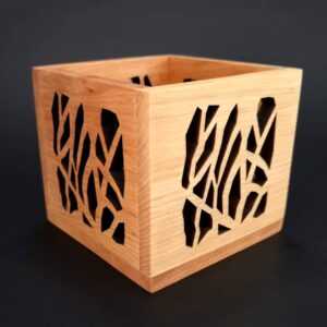 AMADEA Dřevěný svícen krychle s prořezem